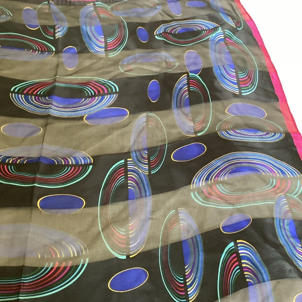 Oscar by Oscar de la Renta Silk Scarf
Retro Mod Geometric Design Pink Border - Picture 9 of 12